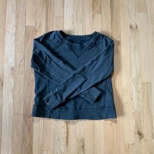 Lululemon size 4 crew neck sweatshirt